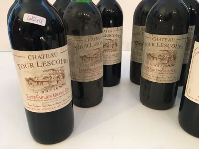BORDEAUX (Saint-Emilion - Grand Cru) Rouge, Château Tour Lescours 1988, douze bouteilles...