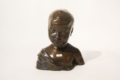 Ecole Belge "Buste d'enfant", début XXe, épreuve en bronze patiné, h. 27 cm.