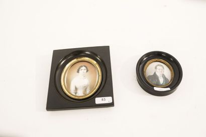 null Deux miniatures sur ivoire, XIXe, h. 7 cm et 5,5 cm (vues ovales).