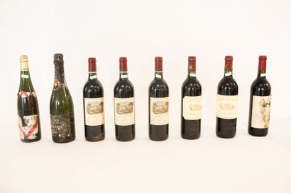 null Lot, huit bouteilles :

- BORDEAUX (CÔTES-DE-BLAYE), rouge, Château La Pérouse...