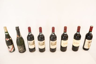 null Lot, huit bouteilles :

- BORDEAUX (CÔTES-DE-BLAYE), rouge, Château La Pérouse...