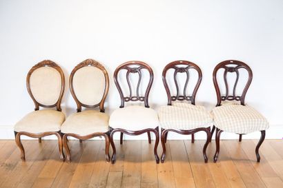 null Paire de chaises d'époque Napoléon III, dossier en médaillon, fin XIXe, bois...