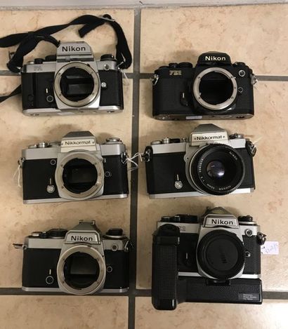 null "Ensemble de six appareils photographiques Nikon dont certains non testés.

Boitier...