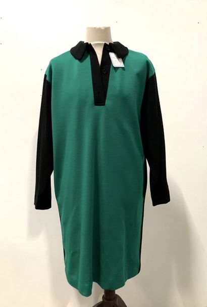 null Christian DIOR Boutique 

Robe en lainage noir et vert, col chemise (T. 42 env)
SUCCESSION...