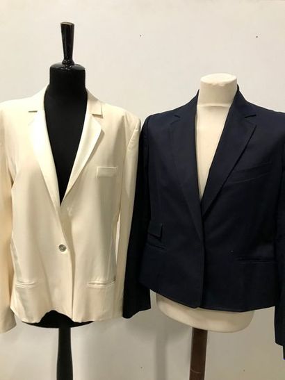 null Christian DIOR Boutique Paris 

Lot de 2 vestes : 

- Veste en coton bleu marine...