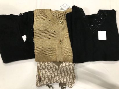 null Lot de 3 pulls : 

- Christian DIOR Boutique

1 gilet en lamé or (T. 44 env)

-...