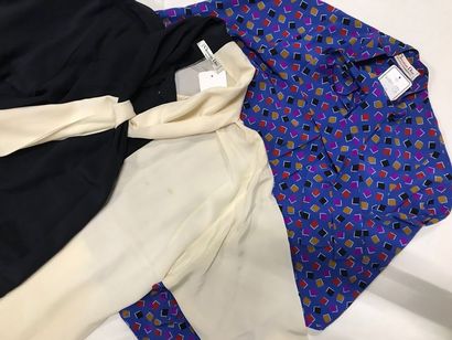 null Lot de 2 blouses :

- Christian DIOR Tricots et Coordonnées

1 blouse en soie...