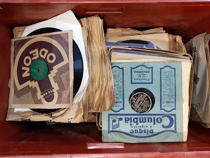 null MUSIQUE : 1 caisse de vieux disques vynils, « disques à aiguilles »