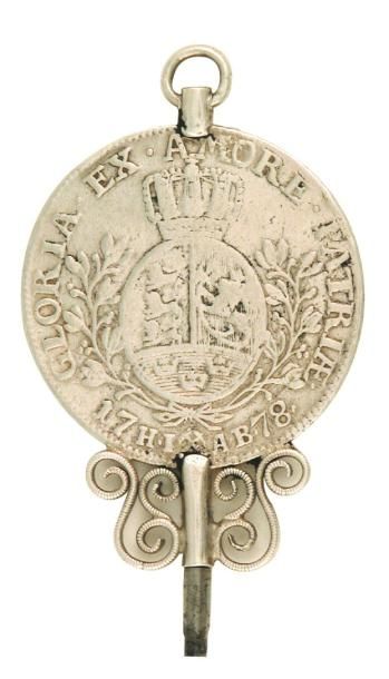 null Clé de montre en argent montée sur une pièce de monnaie datée 1778. H. 65mm...