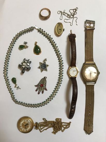 null Ensemble de bijoux FANTAISIE et OR comprenant : 

-boitier de montre 1900 en...