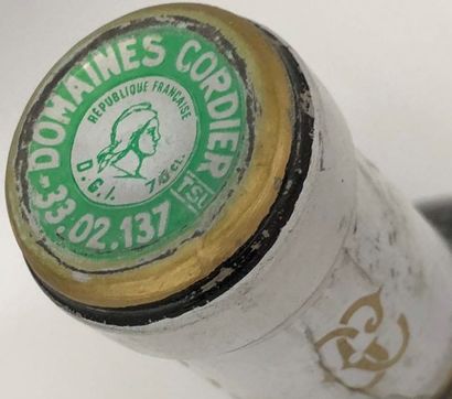 null 1 bouteille CHÂTEAU LAFAURIE PEYRAGUEY - 1er CC Sauternes 1928 

Niveau haute...