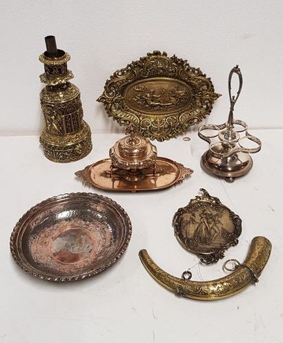 null BIBELOTS LOT IN BRONZE AND METAL: Inkwell in gold metal representing a cassolette...