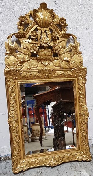 null Cadre Rectangulaire transformé en miroir biseauté en bois et stuc doré surmonté...