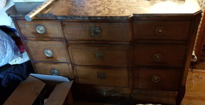 null Chest of drawers for jumping.



Light fruitwood and inlaid fillets.

It opens...