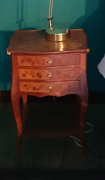null Pair of bedside tables in the shape of a ragpicker.



Floral inlay of rosewood.

It...