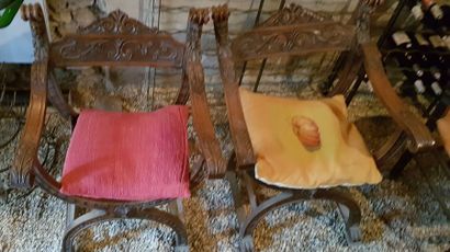 null Pair of armchairs called "pliers".



Richly carved walnut.



Renaissance style,...