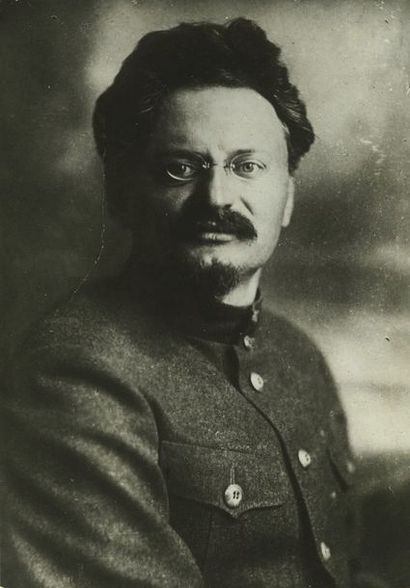 null Photographe non identifié. Léon Trotski (1879-1940), vers 1924. Tirage argentique...