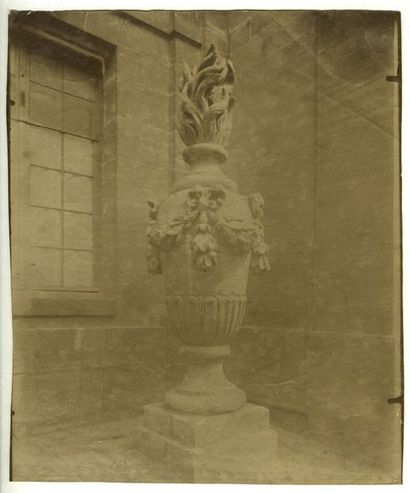 null Eugène ATGET ( 1857-1927). Vase de la cour de l’Institut de France, Paris, vers...