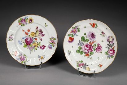 null Deux assiettes rondes et festonnées, appariées en porcelaine allemande de Frankenthal.

Décor...