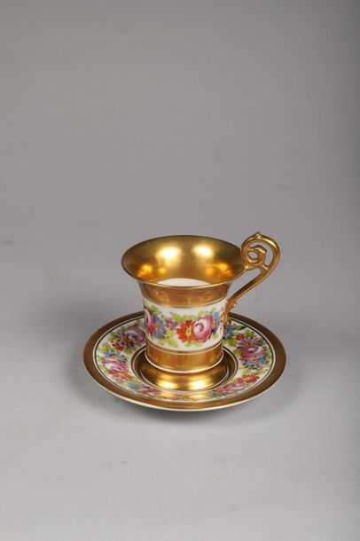 null SEVRES, trembling porcelain cup with gold decoration and painted flower friezes....