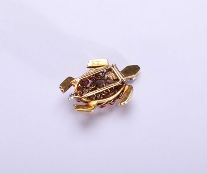 null Cartier Paris. Brooch featuring a turtle in 750°/00 yellow gold in 950°/00 platinum...