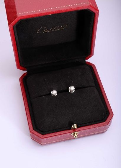 Pair of 750°/00 white gold ear chips each...