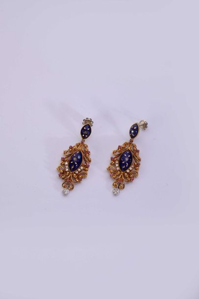 null Pair of earrings in 750°/00 yellow gold with a rhombic motif in midnight blue...