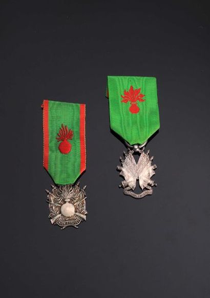 null LEGION ETRANGERE. Lot de 2 médailles en métal argenté des anciens de la Légion...