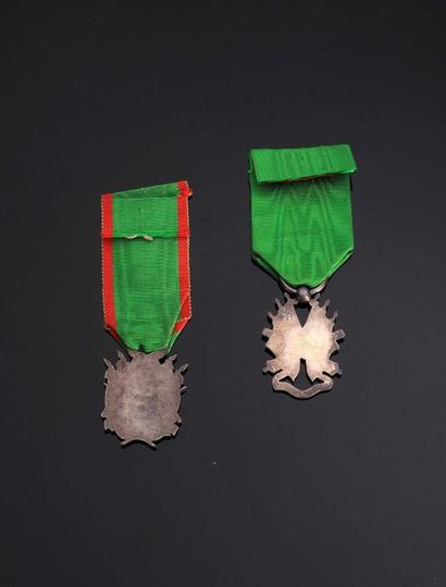 null LEGION ETRANGERE. Lot de 2 médailles en métal argenté des anciens de la Légion...