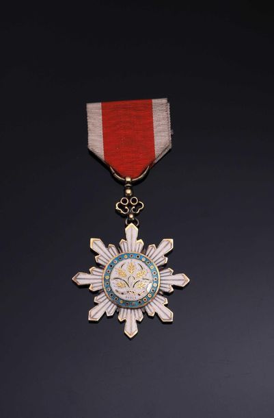 null CHINA. Order of the Golden Grain. Star of 4th class (knight) in vermeil (?)...