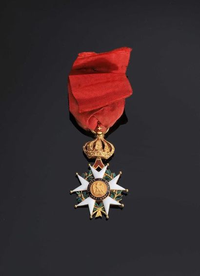 null SECOND EMPIRE. Gold officer's star (eagle head punch), antique ribbon with rosette.
...