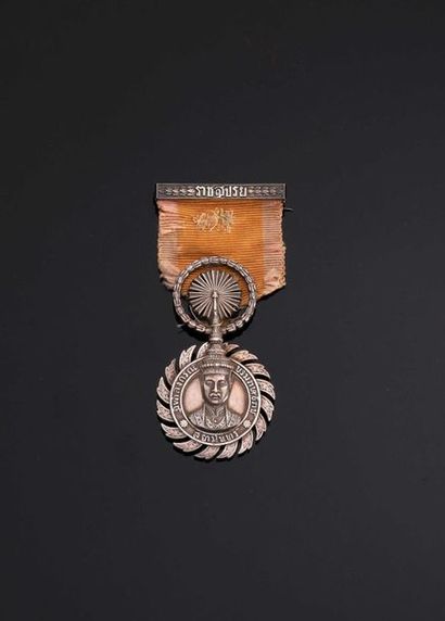 null –IDEM-. Médaille de loyauté pour 25 ans de service (Chakapadmala). Insigne en...