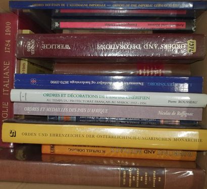 null -IDEM- Lot de 23 ouvrages sur les décorations du Maroc, du Danemark, du Vatican,...