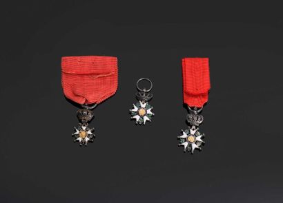 null -IDEM-. Set of 3 silver miniatures: the first 14 mm and without ribbon (without...