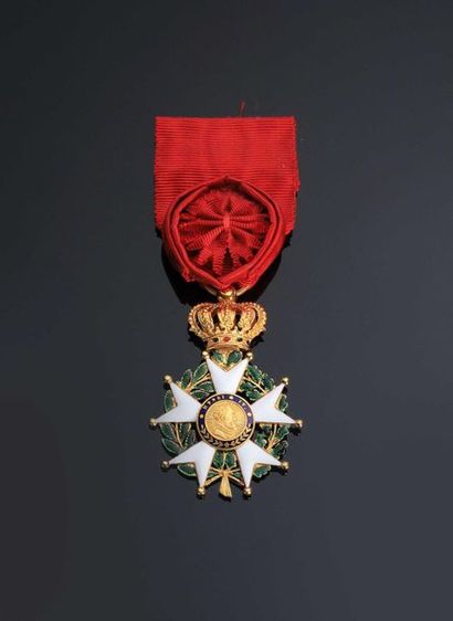 null MONARCHY OF JULY. Gold officer's star (eagle hallmark) with its rosette ribbon....