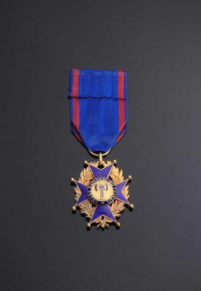 null ETAT FRANÇAIS. Ordre national du travail (fondé en 1942). Croix de chevalier...