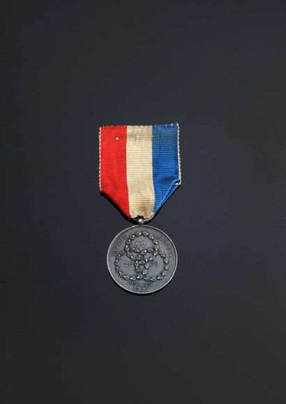 null –IDEM-. Médaille de juillet (argent, 32 mm) à tranche inscrite « DONNE PAR LE...