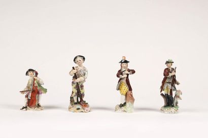 null DRESDE (Allemagne) 
Petite statuette en porcelaine dure d’un joueur de flûte...
