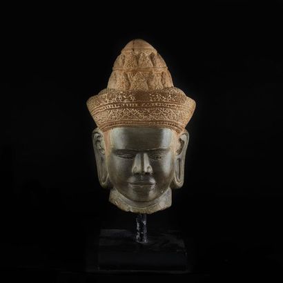 Sandstone Visnu head, Khmer style. 
Thailand,...
