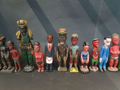 null Lot de quinze statuettes dites Colons, Ghana