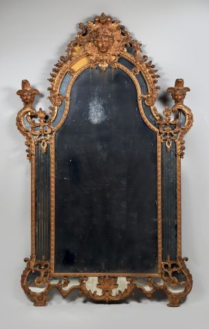 null Grand miroir à parecloses en bois finement sculpté et doré. 
France, époque...