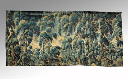 null Vaste fragment de tapisserie en laine et soie.
AUBUSSON XVIIIème siècle. 
Forêt...