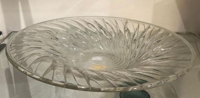 null R. LALIQUE France

Grand plat circulaire en cristal moulé à motifs de godrons...