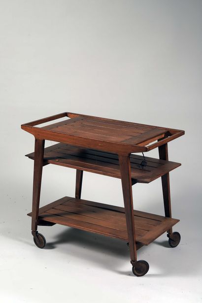 Travail post moderne en bois naturel 

Table...