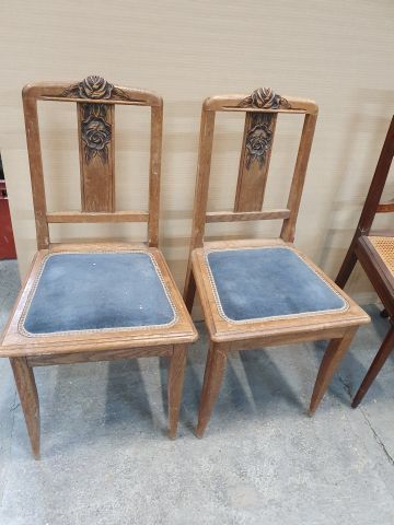 null Ensemble de deux paires de chaises années 30.