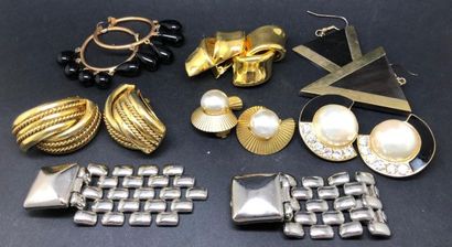 null Lot de 7 paires de BO FANTAISIE, clips ou pendants en métal. Dont Une paire...