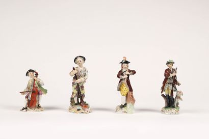 null DRESDE (Allemagne) 

Petite statuette en porcelaine dure d’un joueur de flûte...