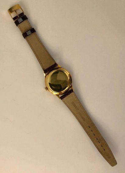 null Montre-bracelet en or (pb. 32gr), de la marque ‘Cyma’ avec cadran satiné or...