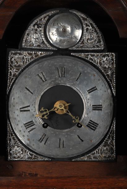 null Horloge de parquet de style comtoise, le cadran signée ‘Lancien à Nouvion 1834’....