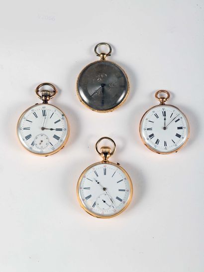 null Quatre montres en métal doré dont deux à cylindre et deux à ancre.